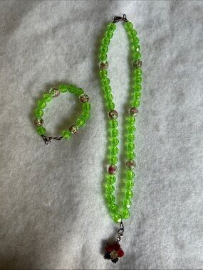 Green Beaded Necklace and Bracelet Set with Floral Accents